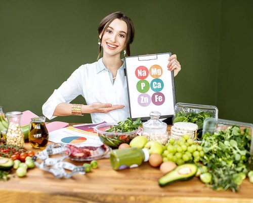 dietitian-with-vitamin-sheme-at-the-table-full-of-resize.jpg dietitian-with-vitamin-sheme-at-the-table-full-of-resize.jpg